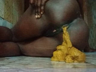 PrettyEbonies – Side Pooping And Smearing screenshot 1