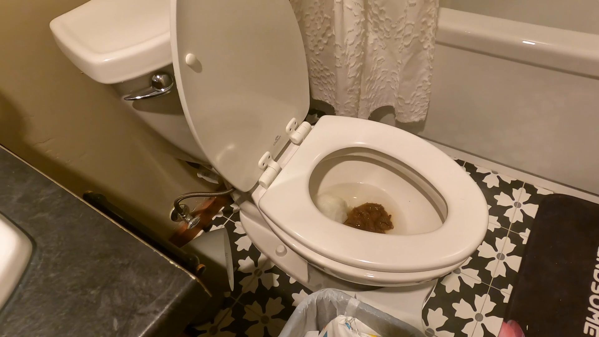 Gassy – Wiping With Toy Cars