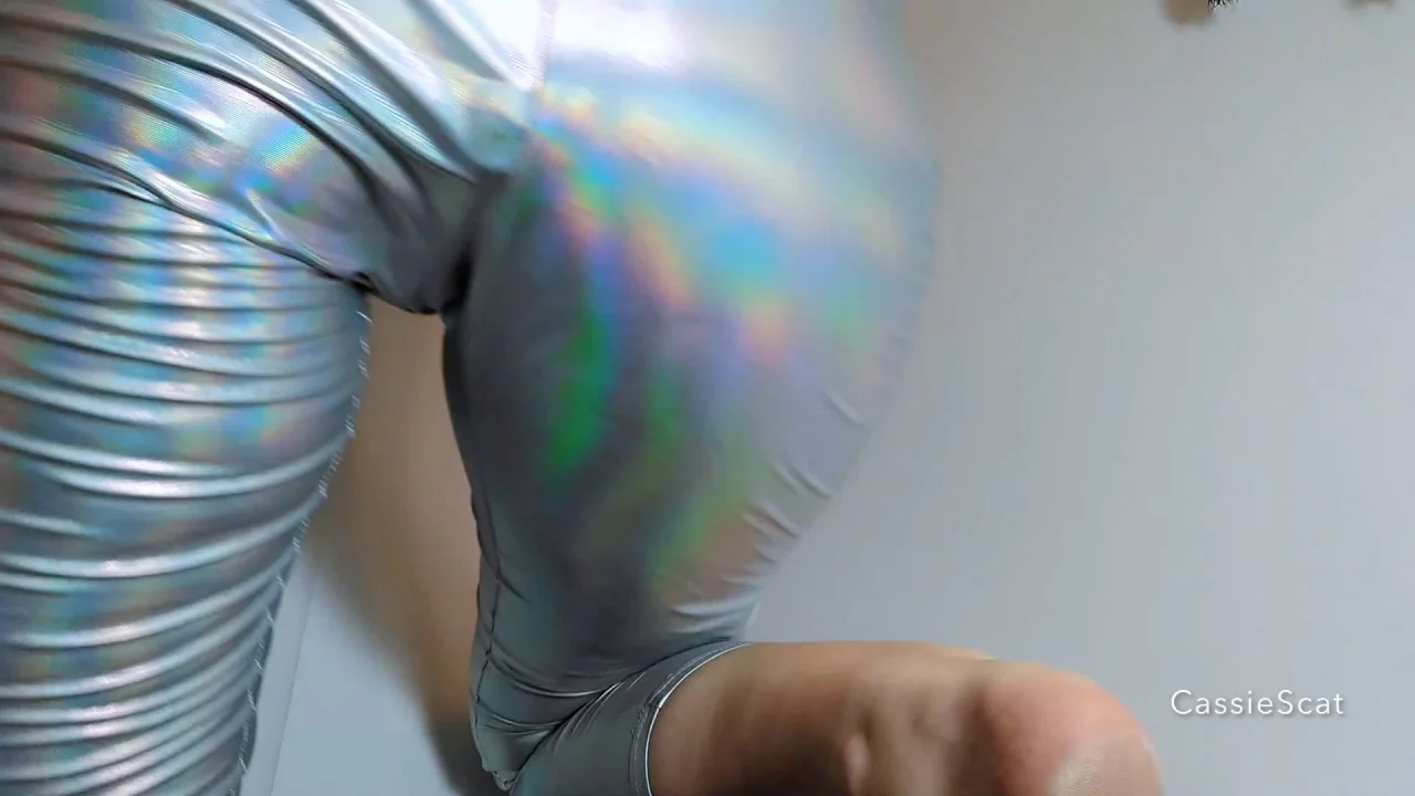 CassieScat – Shiny Disco Leggings Get Filled Smeared By Cassie