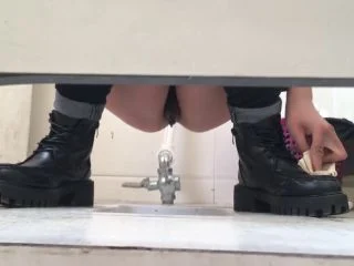 Bespectacled Female Colleagues While They Urinate screenshot 1