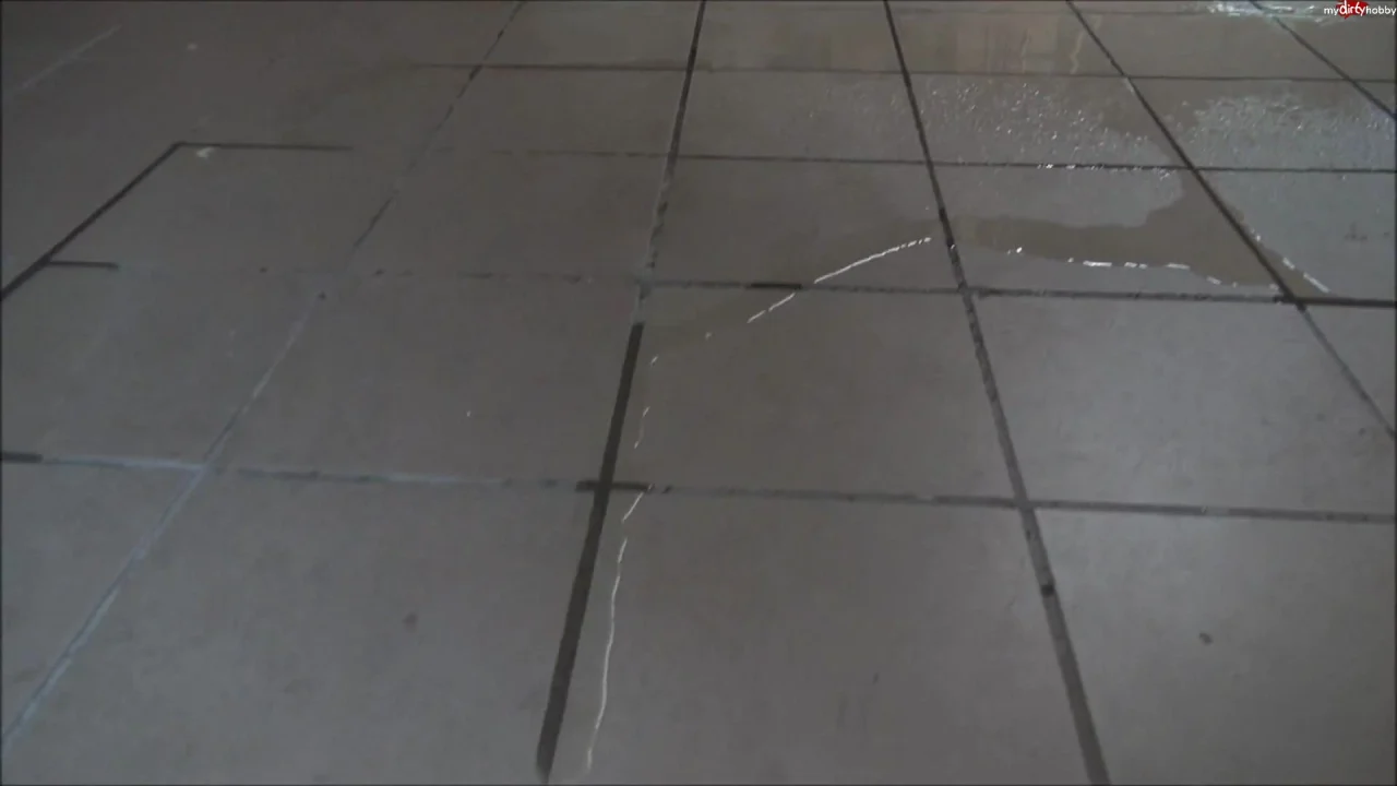 Popp Sylvie – Die Ber Den Kopf Piss Action