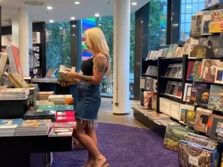 Sophie In The Bookshop For Book Refining – I Have To Piss Everywhere screenshot 3