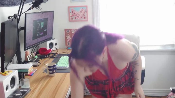 School Girl Pisses Her Panties