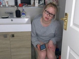 PooGirlSofia – Talking On The Toilet Whilst Shitting screenshot 1