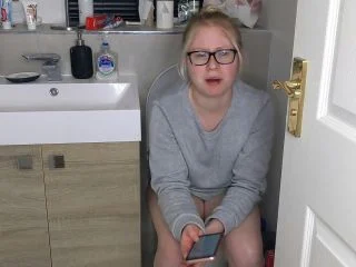 PooGirlSofia – Talking On The Toilet Whilst Shitting screenshot 2