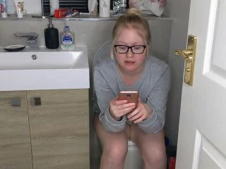 PooGirlSofia – Talking On The Toilet Whilst Shitting screenshot 6
