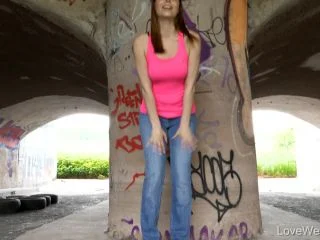 Round Wet Spot – Antonia Sainz screenshot 1