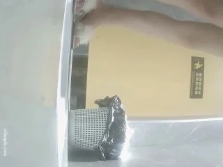 Hostess Urinating In A KTV Ladies Room screenshot 3