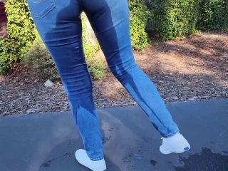 XXSmiley – Your Date Pees Herself In Public screenshot 7