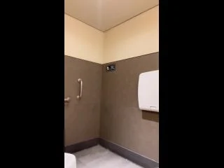 Pee On Public Bathroom screenshot 5