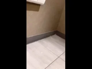 Pee On Public Bathroom screenshot 6
