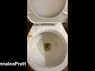 FuzzyWolf – Spraying Shit All Over Bathroom screenshot 6