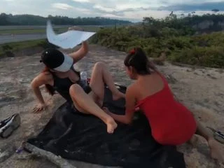 Scarlethot – Making A Poop Cake At The Airport screenshot 6