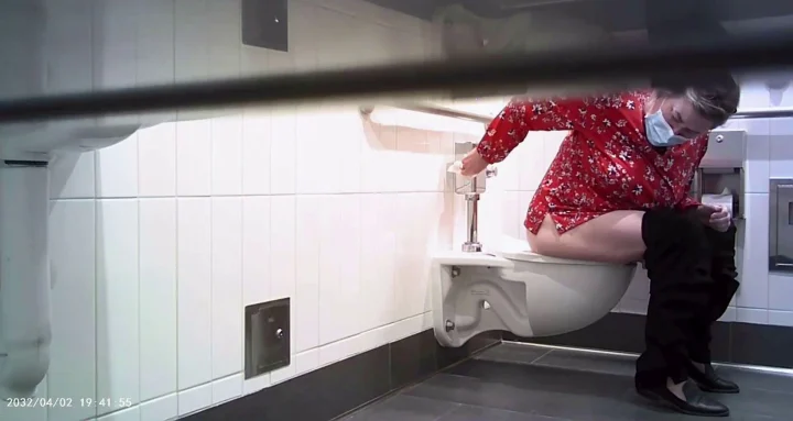 Hot Girls On Student Toilet 6