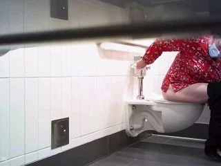 Hot Girls On Student Toilet 6 screenshot 5
