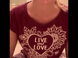 Lily – Shitty Toilet In Hotel screenshot 1
