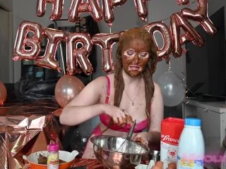 Ninounini – BIRTHDAY CAKE PUKE I Eat A Shitty Cupcake screenshot 2
