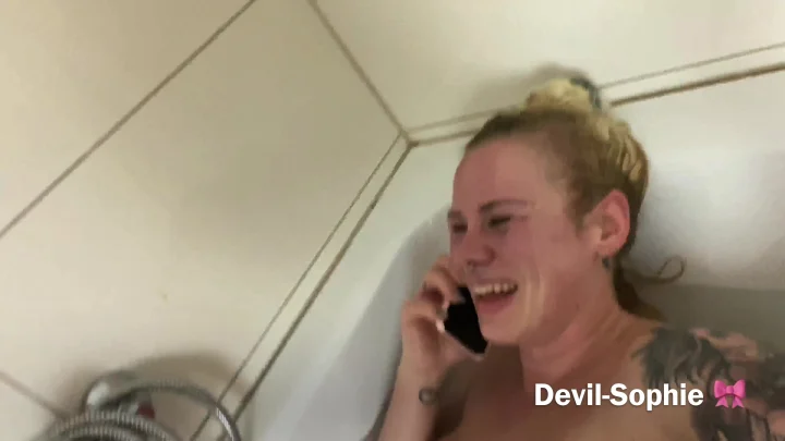 Shitting On The Phone In The Tub
