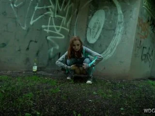 Zuzana – Drunk Girl Piss screenshot 4