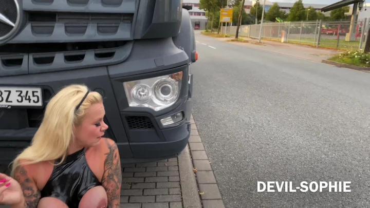 Devil Sophie – Smoking Street Bitch Shit In The Mouth