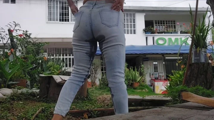 Sarathonson – Pee In Public