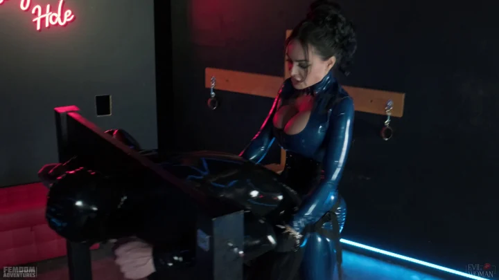 Femdom Adventures – Rough Pegging In Latex With Rubber Gimp Locked In Stocks 4K – Evilwoman