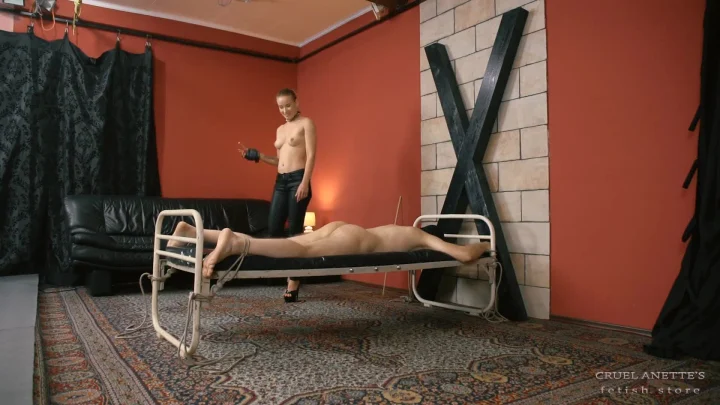 Cruel Anette – Thick Cane