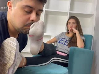 Paulinha – Smelling Sucking And Swallowing Paulinhas Sweaty And Stinky Feet screenshot 1