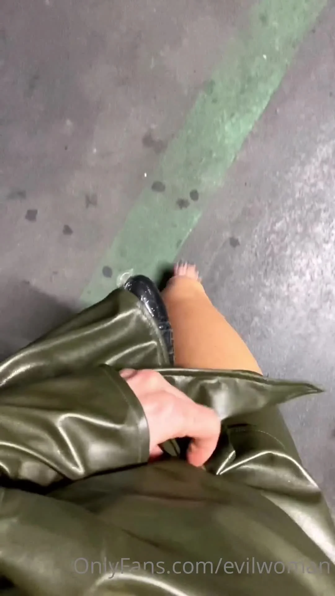 Evil Woman – Friday Surprise – Public Strapon Clip