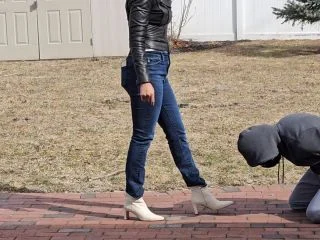 Ballbusting Bianca – Dominabianca – Ballbustingbianca Humiliating Outdoor Fan Meet screenshot 2