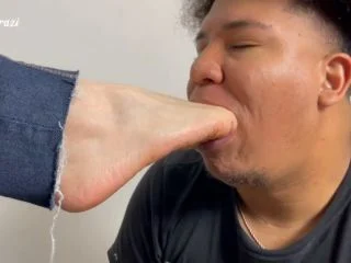 Goddess Grazi – Remove All The Foot Odor From My Feet With Your Tongue screenshot 4