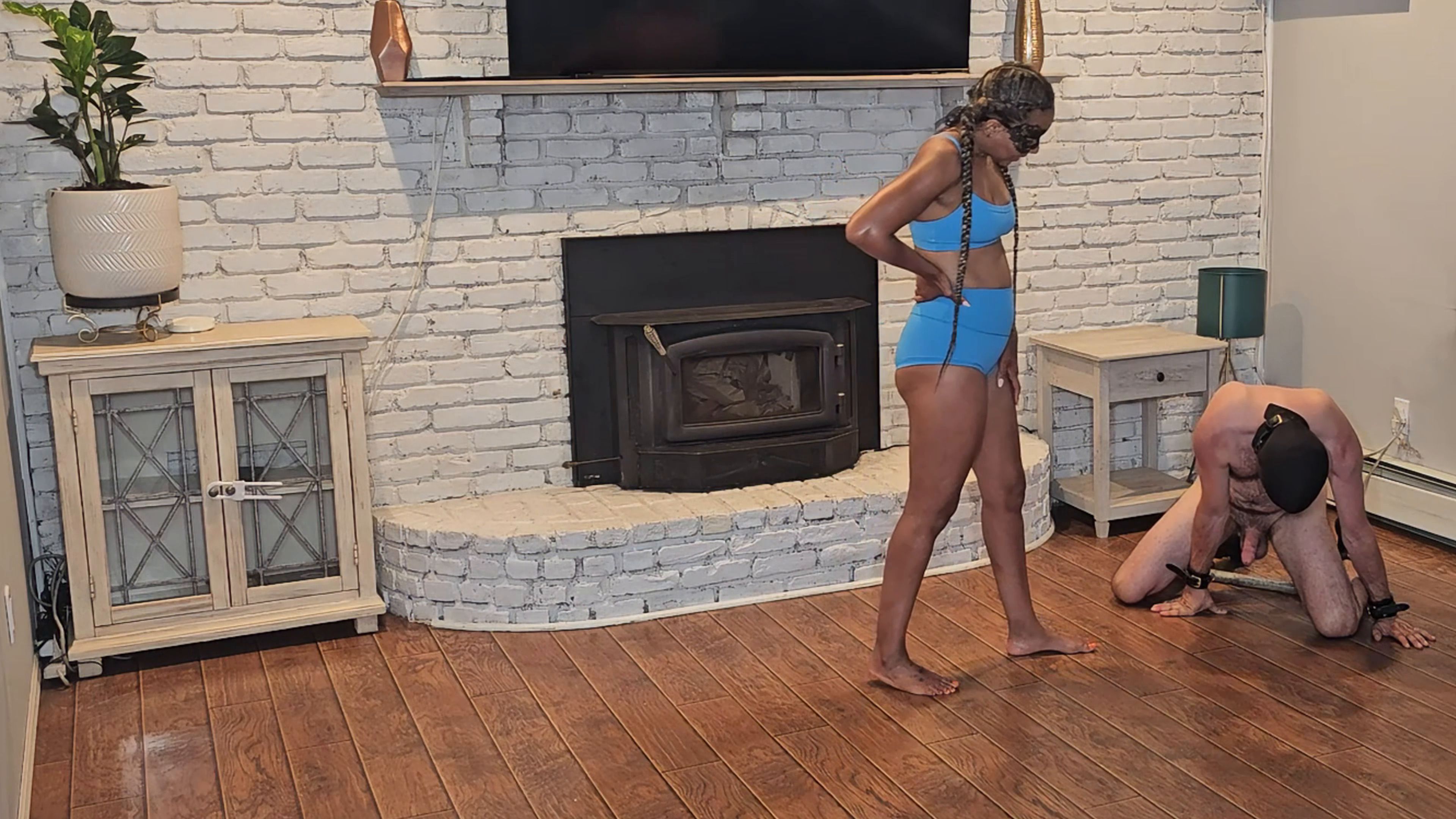 Ballbusting Bianca – Dominabianca – Barefoot Ballbusting In Blue Brutalizing Betas Balls With A Barrage Of Blistering Kicks And Knees Blasting The Cum From His Balls