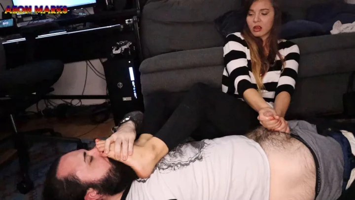 Footpunkz – Cum To My Feet While I Play On My Phone