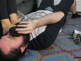 Footpunkz – Cum To My Feet While I Play On My Phone screenshot 1