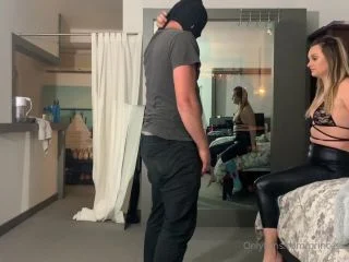 Princess Vienna Vault – A Guy Gets Kicked In The Balls For A Bouquet Of Flowers screenshot 5