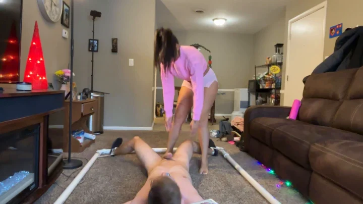 Goddess Ellen – Crazy Sadistic Ballkicking