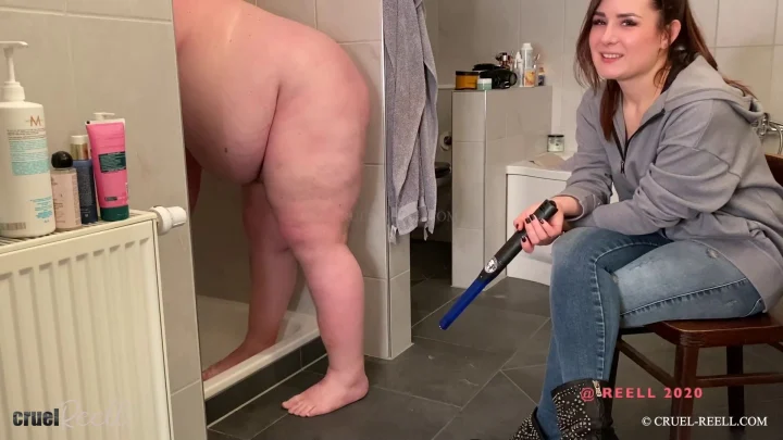 Cruel Reell – Jingle Bells Punishment