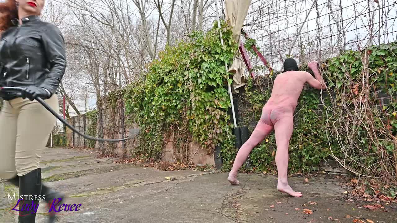 Mistress Lady Renee – Cold Courtyard Whipping