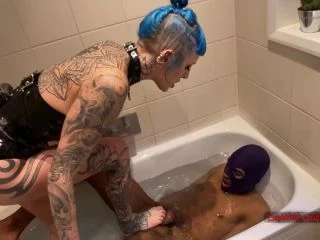 Sadistic Queens – Squishysax – Mistress Bliss – Stomping And Dunking screenshot 6