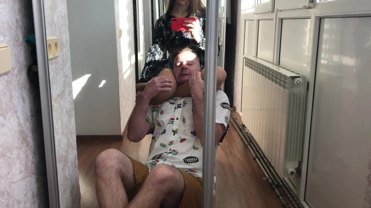 Evelina Domina – Squeezing In The Mirror