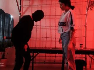 MxTomie – Sneakers Jeans Busting screenshot 1