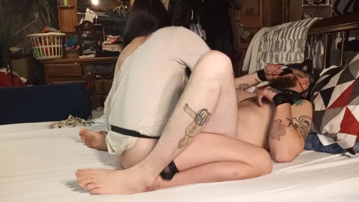 Caseynjosh – Hot Pegging Till HUGE Cumshot