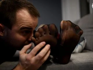 Begging At Dark Ladys Feet For His Life screenshot 4