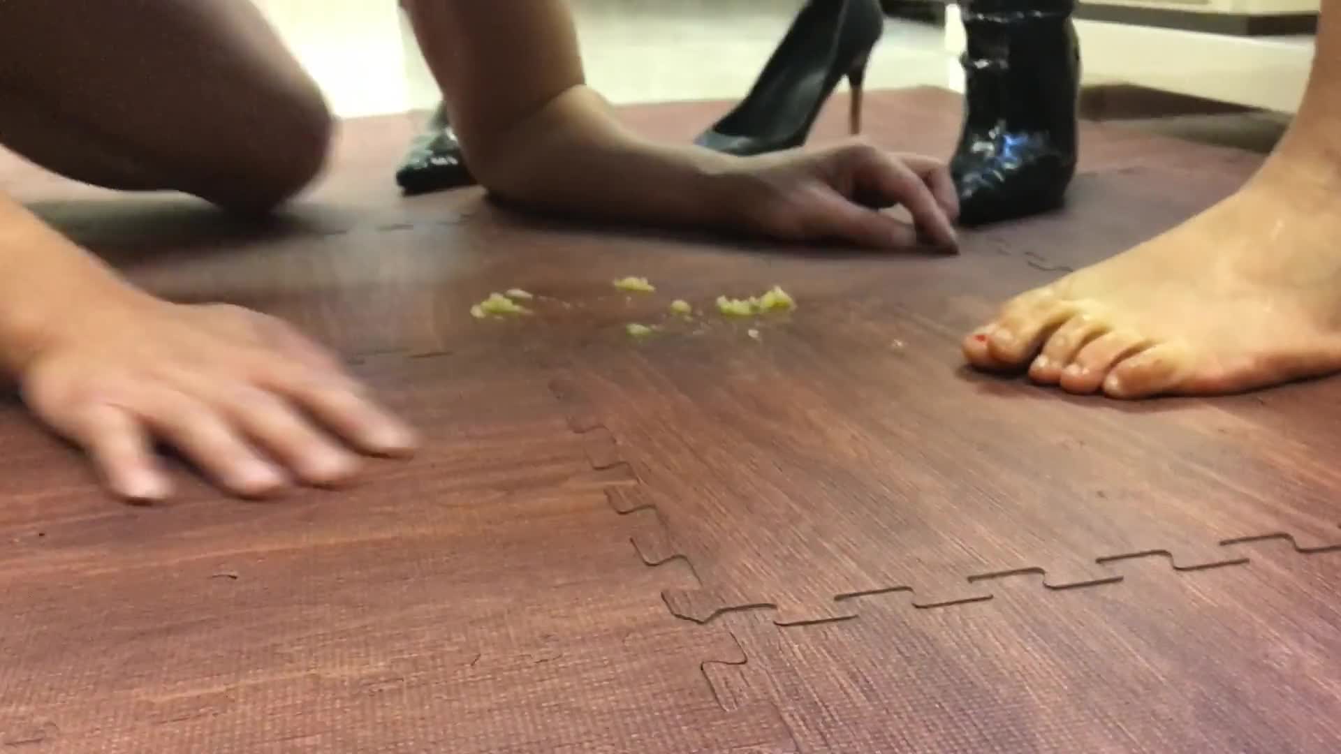 Mistress Fengqing – Chinese Femdom Dog Training