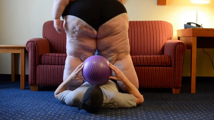 Full Weight Productions – Savannah Plays With Some Balls