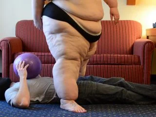 Full Weight Productions – Savannah Plays With Some Balls screenshot 2