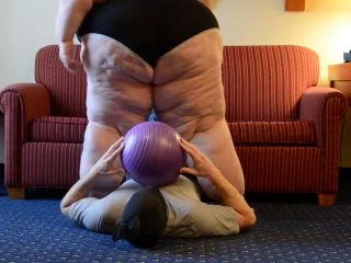 Full Weight Productions – Savannah Plays With Some Balls screenshot 5