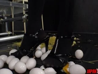 Japan Fetish Fusion – Yua S Elegant Food Crush Destruction By Stockings Heels screenshot 5