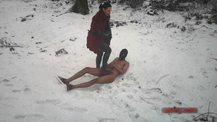 Sadistic Queens – Squishysax – Mistress Luna – Beaten In The Freezing Snow