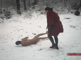Sadistic Queens – Squishysax – Mistress Luna – Beaten In The Freezing Snow screenshot 1